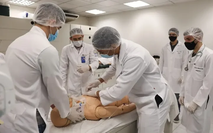 Cursos de Medicina na Paraíba serão penalizados após desempenho ruim no Enamed; confira a lista