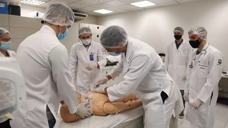 Cursos de Medicina na Paraíba serão penalizados após desempenho ruim no Enamed; confira a lista
