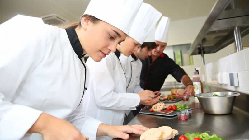 João Pessoa abre 120 vagas em cursos gratuitos de Gastronomia e Hotelaria para público em vulnerabilidade